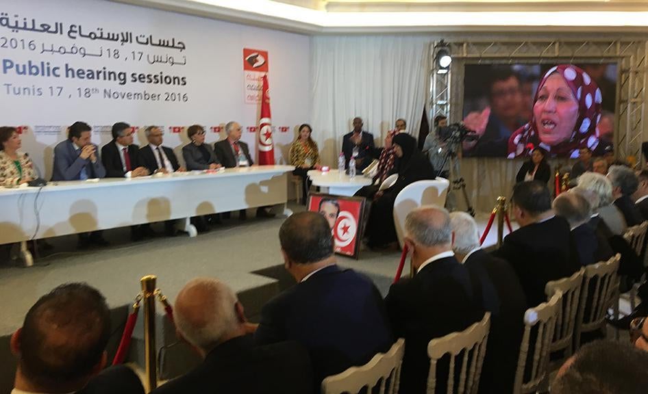 Audience publique de l'Instance Vérité et Dignité (IVD) tenue à Sidi Bou Said, en Tunisie, le 17 novembre 2016.