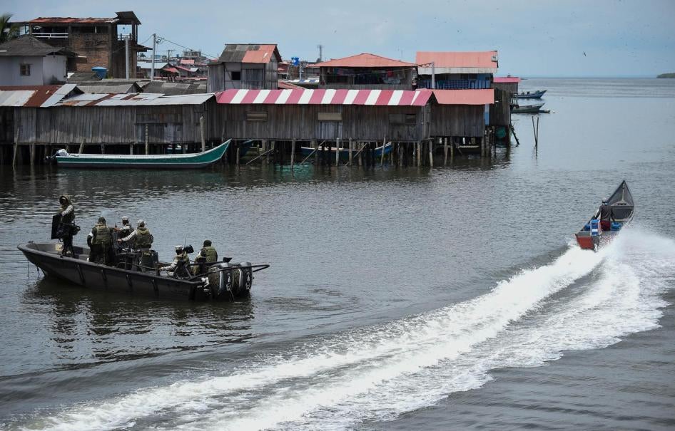 Colombian Marines patrol the waters around Tumaco municipality, Nariño Department, in the Pacific coast of Colombia, on April 14, 2018 as Ecuador and Colombia launched a military operation against renegade Colombian rebels who kidnapped and killed two