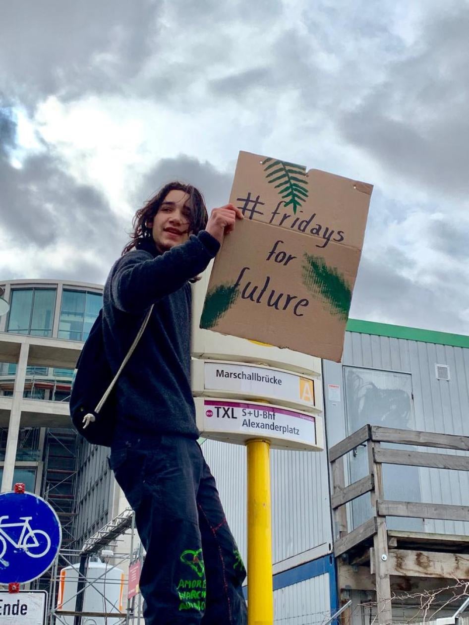201903environment_climate_crd_protest