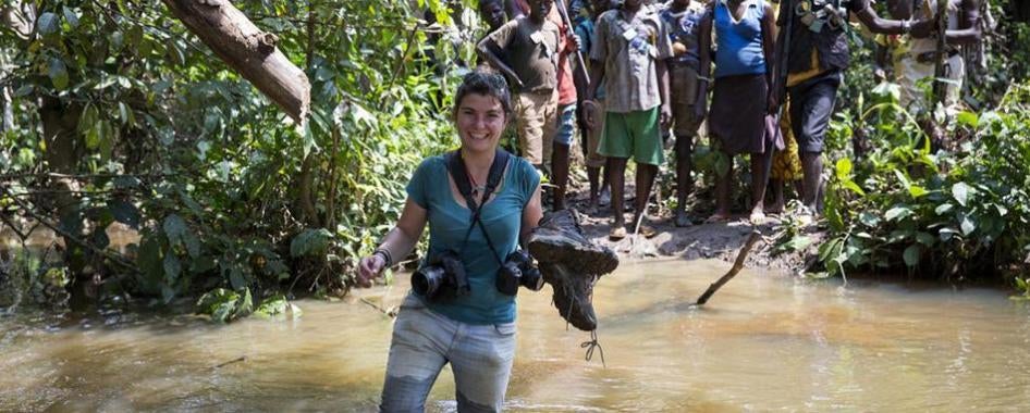 La photojournaliste Camille Lepage, travaillant en République centrafricaine en 2014.