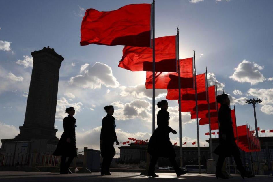 北京天安门广场，红旗迎风飘扬，2019年3月11日。