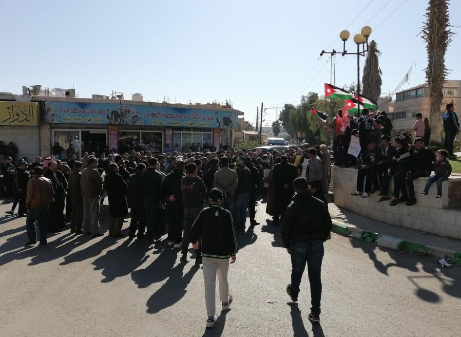 مُحتجون في محافظة المفرق يطالبون بإطلاق سراح نشطاء سياسيين في 22 نوفمبر/تشرين الثاني. ©2019 خاص