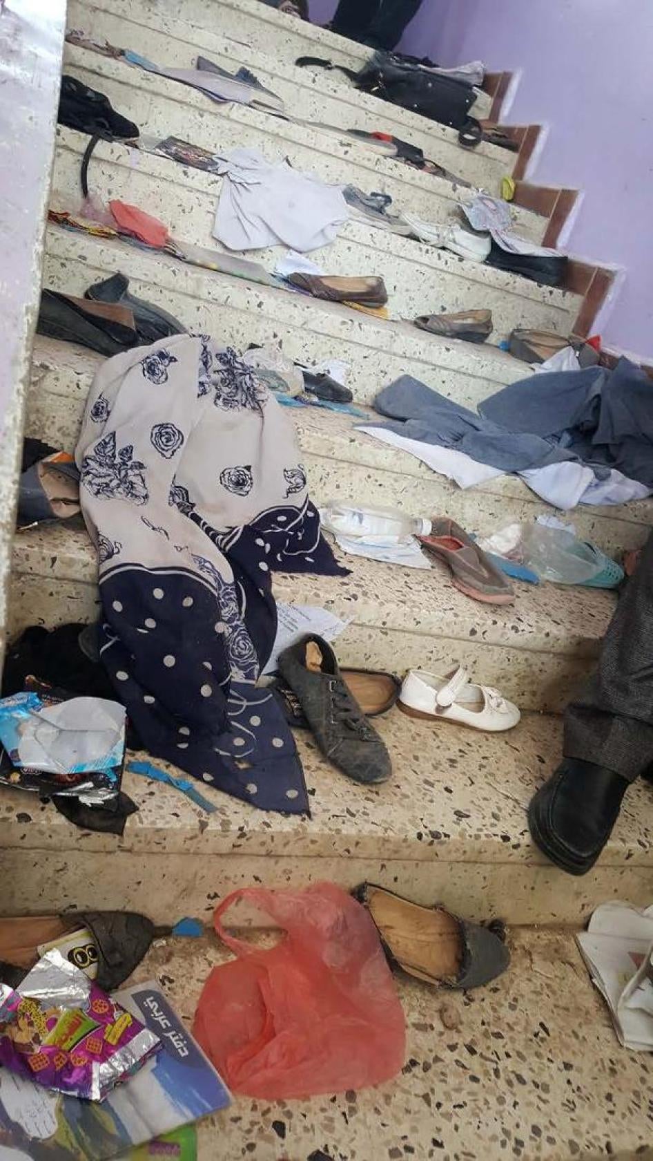 201905mena_yemen_shoes