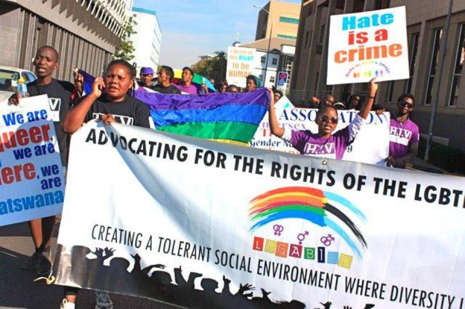 Manifestation organisée en 2014 par l'association LEGABIBO (« Lesbians, Gays & Bisexuals of Botswana »), en faveur des droits des personnes LGBT.