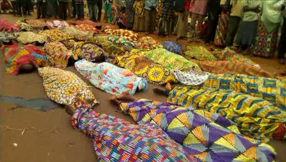 En septembre 2017, des militaires et des policiers congolais ont tué 38 demandeurs d’asile burundais dans la ville de Kamanyola, dans la province du Sud-Kivu, en République démocratique du Congo. Un demandeur d’asile a également été lapidé à mort par des 