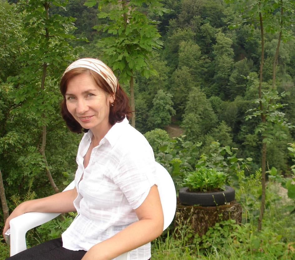 Natalia Estemirova, photographiée en 2007 dans le district de Nozhai-Yurt, en Tchétchénie.