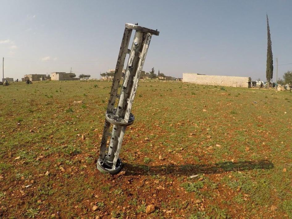 Fragment d’une roquette à sous-munitions de 220 mm de la série 9M27K (supposée être de fabrication russe) retrouvée à Idlib, en Syrie, en 2019.