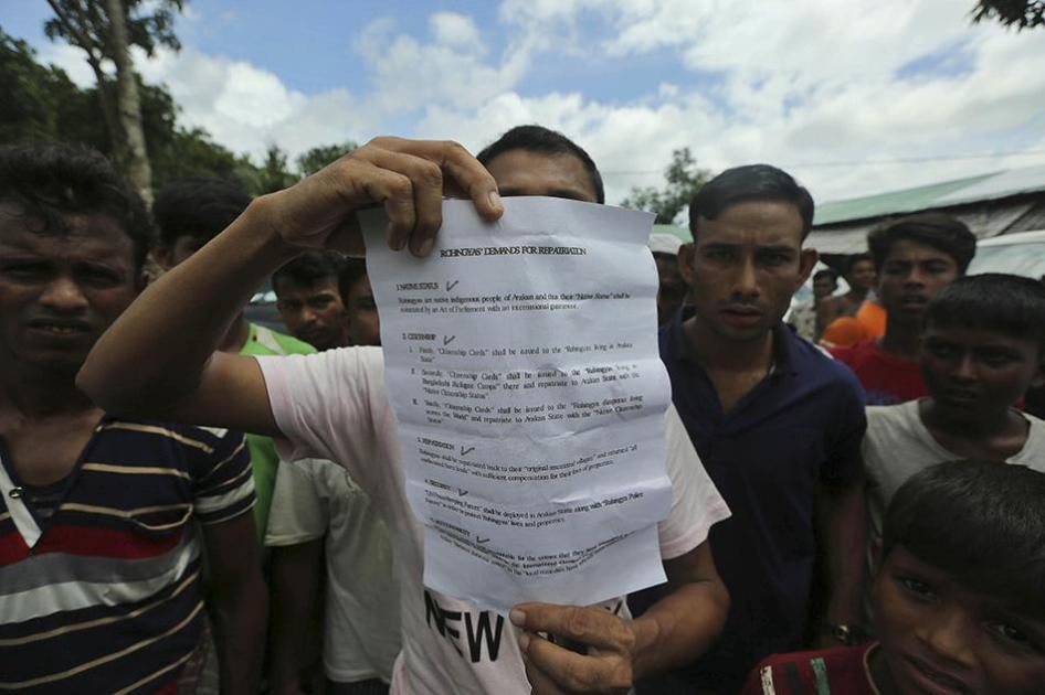 A Rohingya refugee displays to journalists a demand letter about Rohingya repatriation at Nayapara camp in Cox's Bazar, Bangladesh, Thursday, Aug.22, 2019. 