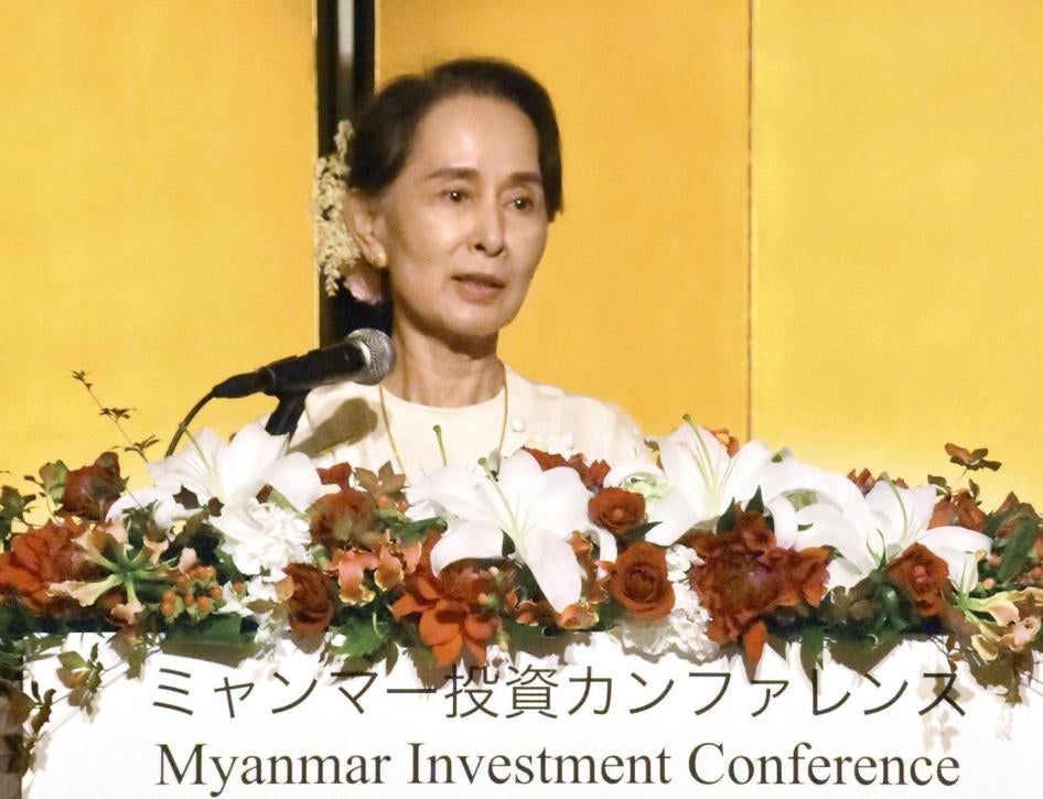Aung San Suu Kyi delivers a speech at an investment seminar organized by the Japan External Trade Organization in Tokyo on October 8, 2018. 