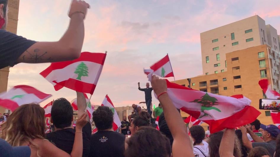 201910mena_lebanon_peacefulprotest2