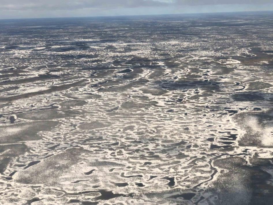 空中俯瞰哈德森湾低地的巨大淡水资源，加拿大安大略省，2018年10月。