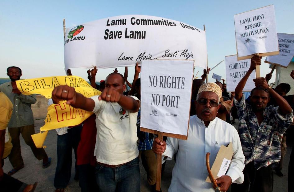 Sur l’île de Lamu (Kenya), des habitants et des défenseurs de l’environnement protestent contre le projet LAPSSET (Port de Lamu-Soudan du Sud-Éthiopie), le 1er mars 