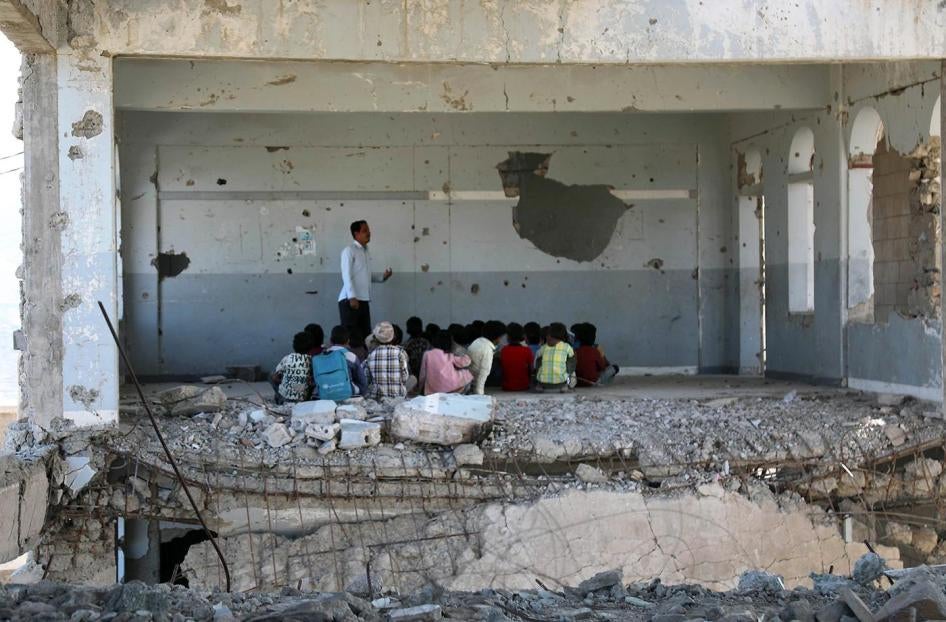 Children attending class on the first day of school, which was damaged by an airstrike during fighting between Saudi-led coalition-backed government forces and Houthi forces, Taizz, Yemen, September 3, 2019. 