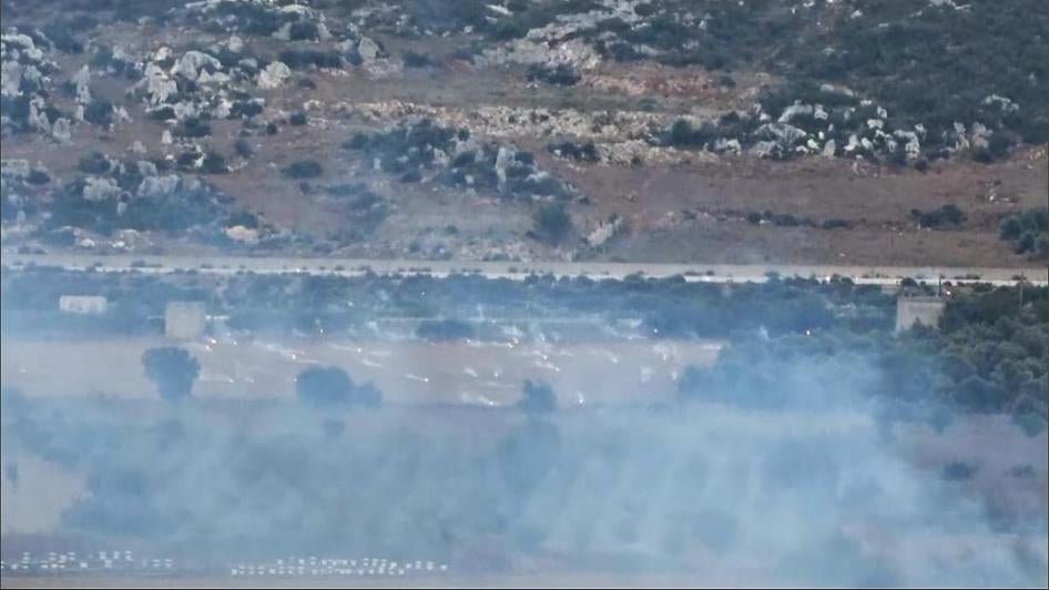 Des terres agricoles noyées dans la fumée d'une salve de roquettes incendiaires à l'ouest d'Idlib, Syrie, 30 juillet 2018.