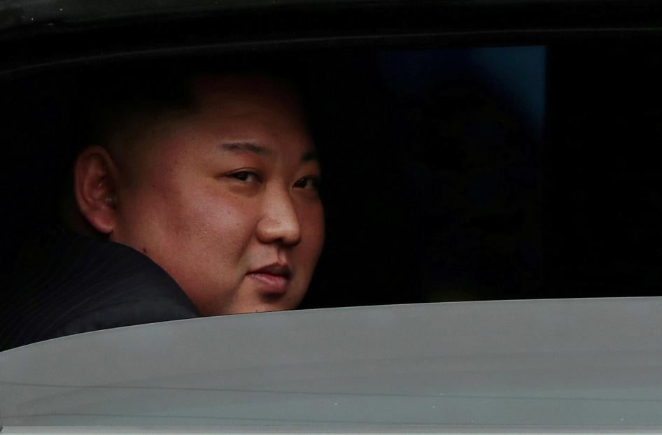2019년 2월 26일, 베트남 동당역에 도착한 북한 지도자 김정은이 차 안에 앉아 있다. © 2019 로이터/아티트 페라웡메타