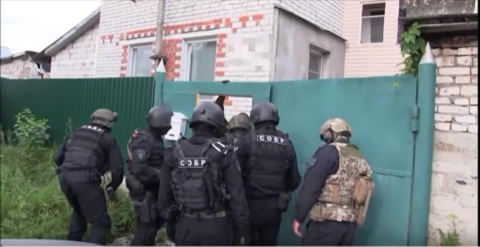 Special Rapid Response Unit raid a Jehovah’s Witness home in Nizhny Novgorod Oblast. 