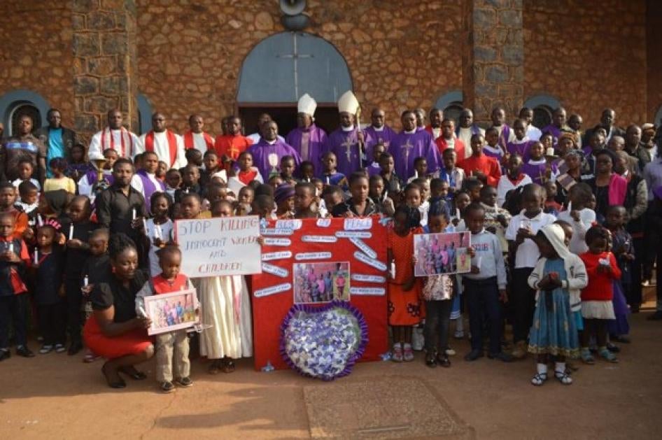 Cérémonie de commémoration des victimes du massacre de Ngarbuh, le 21 février 2020, à la cathédrale Sainte-Thérèse l de Kumbo, dans la région Nord-Ouest du Cameroun.