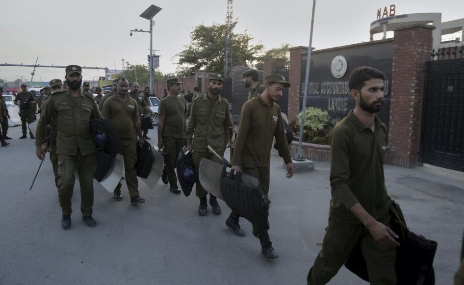 Police officers arrive at the office of the National Accountability Bureau, Lahore, Pakistan, October 5, 2018.