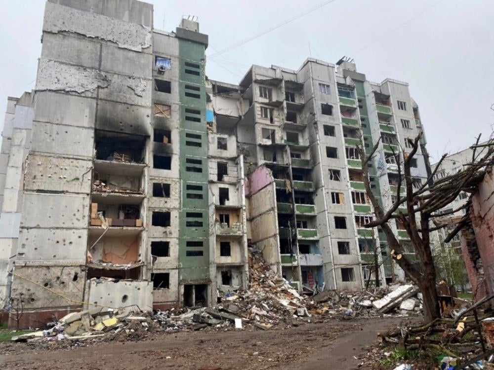 Пошкодження житлових будинків внаслідок атаки Росії 3 березня 2022 року на вулиці Чорновола, місто Чернігів, 19 квітня 2022 року. 