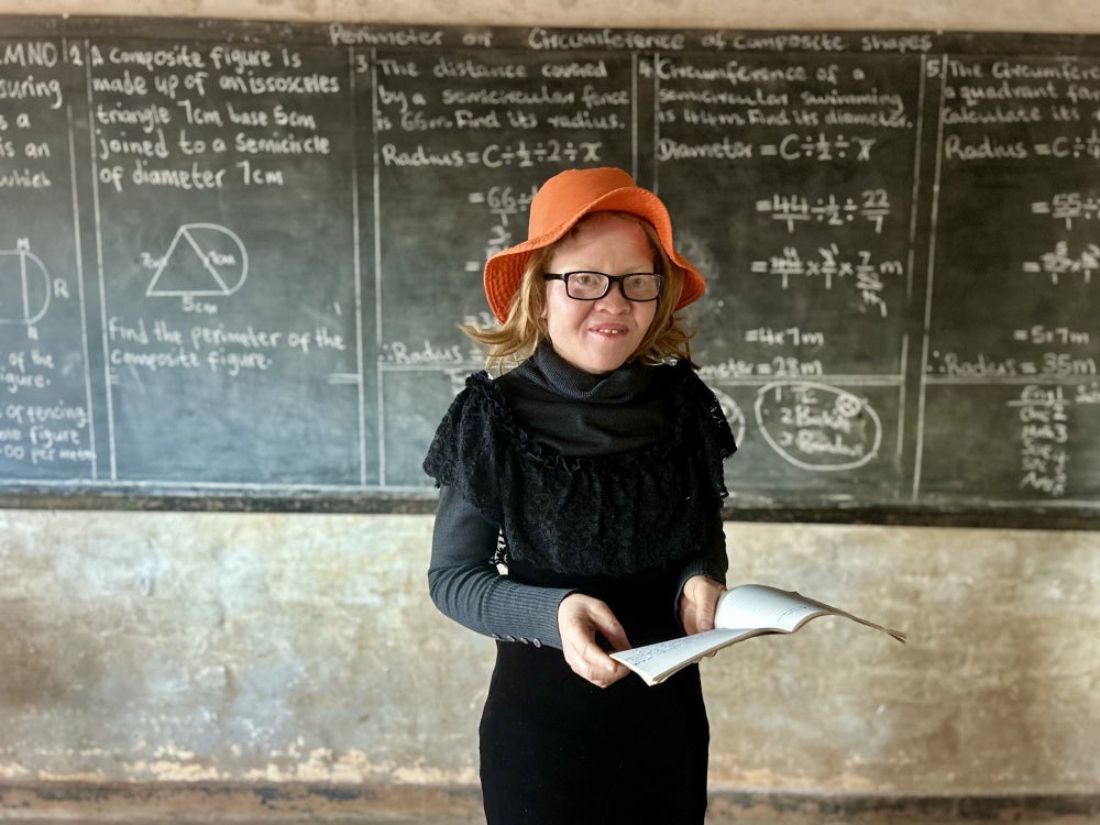 Rabecca Pengani, 25 ans, est une enseignante dans une école primaire au Malawi. 
