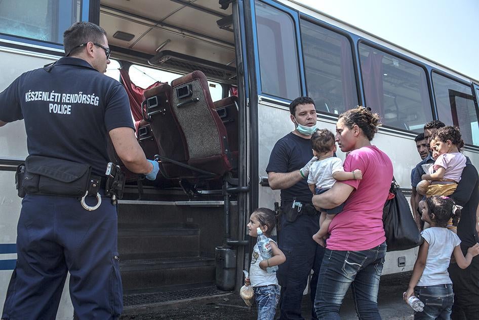 Refugees and asylum seekers, mostly from Syria, board a bus to a transit camp, near Röszke, Hungary, September 1, 2015.