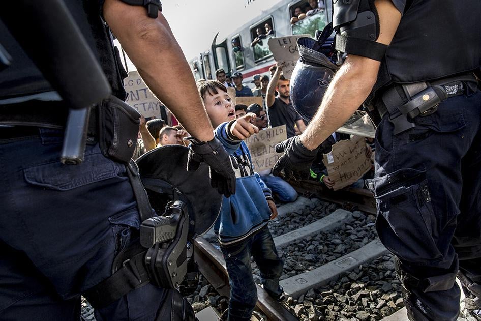 2015-eca-eu-refugees-border-crisisLEAD-FR