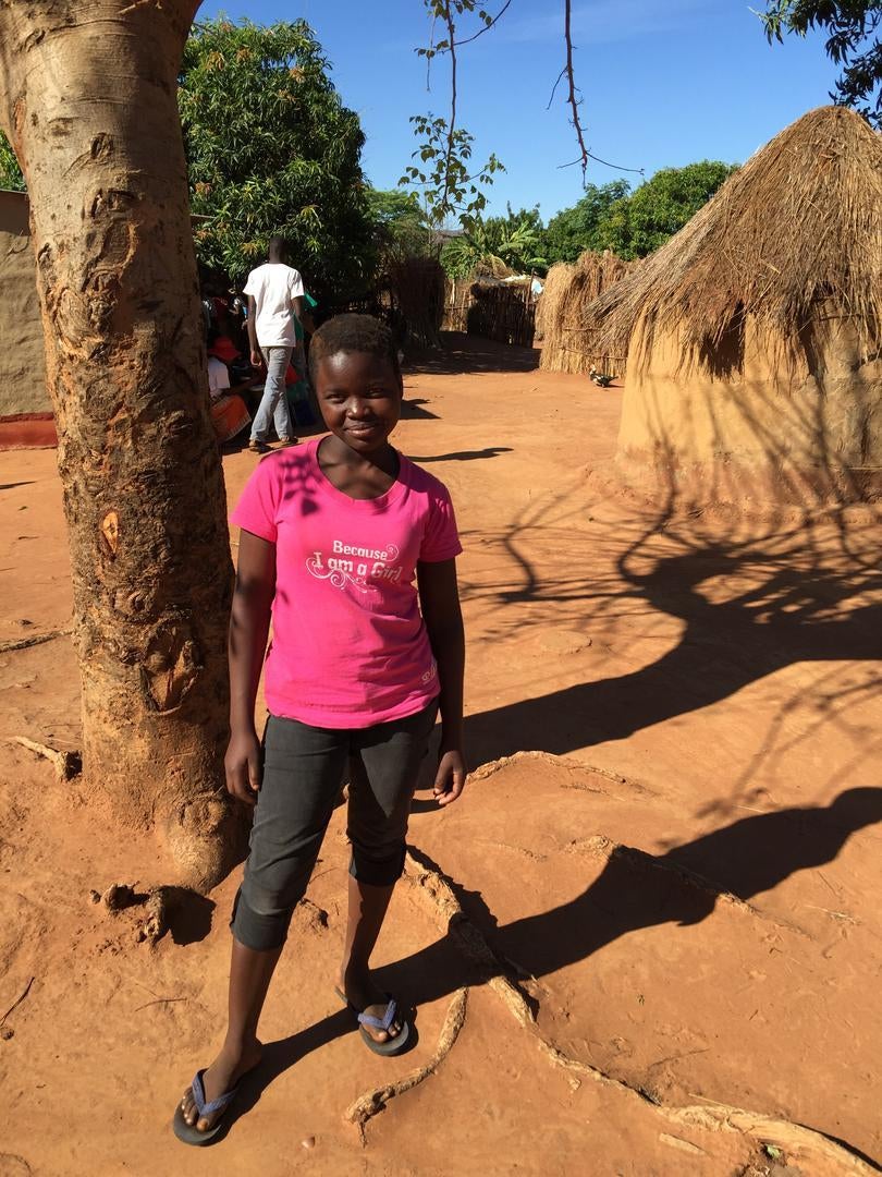 Une jeune fille zimbabwéenne âgée de 15 ans, qui a été soumise à un mariage précoce, photographiée lors d’une séries d’ateliers organisés à Shamva, dans la province de Mashonaland, par des groupes locaux qui cherchent à mettre fin à cette pratique et veni