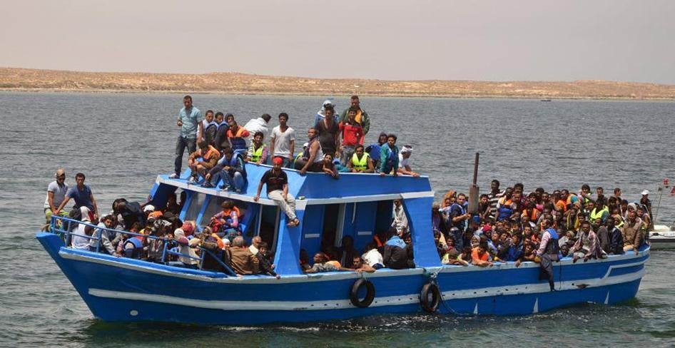 Embarcation remplie de migrants au large de la Tunisie