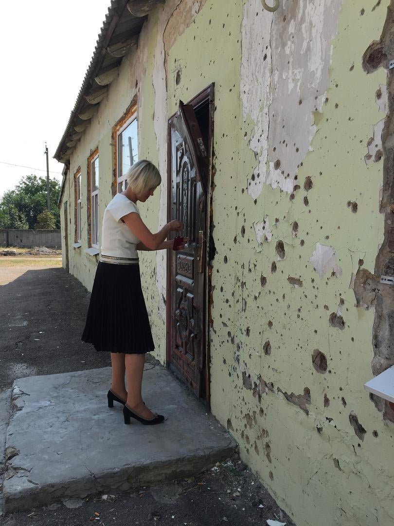 Principal outside Ilovaisk’s School Number 14. Due to the significant damage the school sustained during the conflict, it did not reopen for the 2015-2016 school year. © 2015 Tanya Lokshina/Human Rights Watch