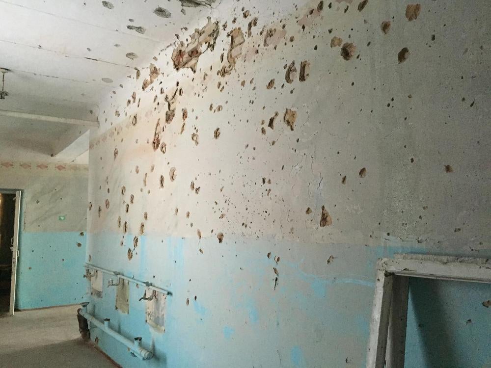 Hallway of Krasnohorivka’s School Number 3, damaged by shrapnel and shell fragments. © 2015 Yulia Gorbunova/Human Rights Watch