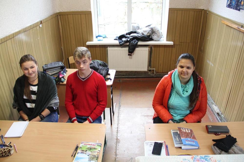 Students from School Number 2 in Stanytsia Luhanska, destroyed during the hostilities in August 2014 have to attend classes in a small one-story building that was previously a newspaper office © 2015 Bede Sheppard/Human Rights Watch