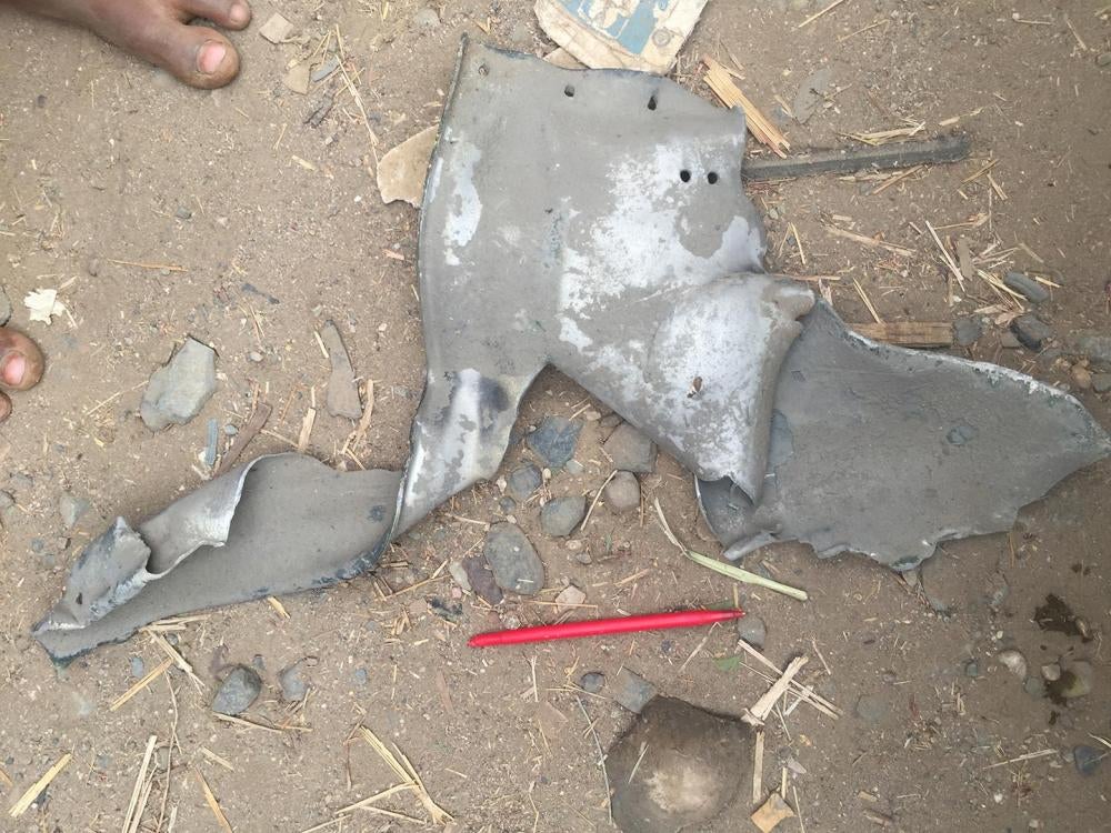 Remnant of a “strake,” part of a US-supplied JDAM satellite-guided bomb, found at the scene of the March 15, 2016 airstrike on Mastaba, in northern Yemen. © 2016 Human Rights Watch