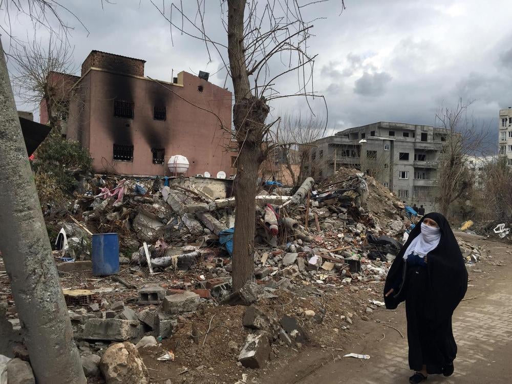 Security operations and armed clashes in Cizre from December 2015 to February 2016 damaged homes in affected neighborhoods. The authorities began demolition immediately afterwards.