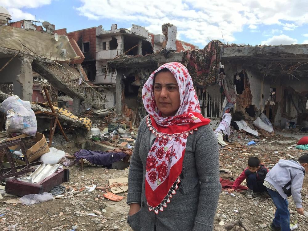 On returning to their neighborhood after fleeing the clashes, some of Cizre’s inhabitants found their homes destroyed and demolished. 