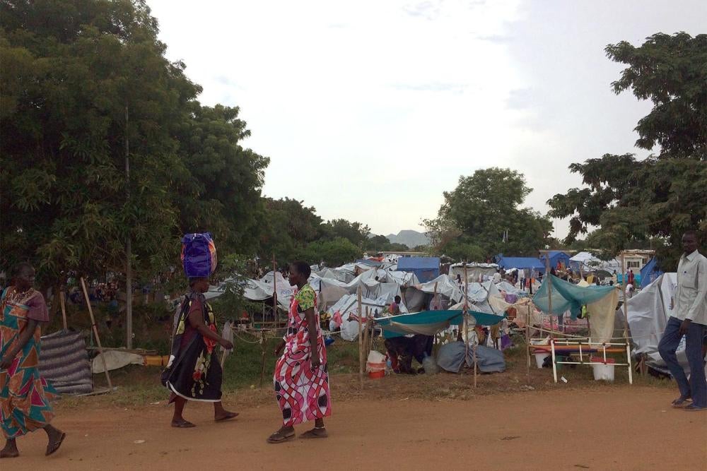 An internally displaced persons’ (IDP) camp hosting more than 4000 people set up at a UN mission base in the Thongpiny neighborhood of Juba, following clashes in July 2016. © 2016 Human Rights Watch