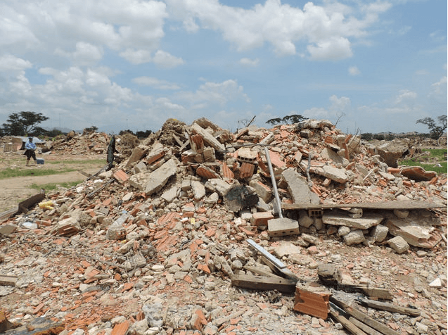 Escombros que quedaron luego de que fuerzas de seguridad demolieran cientos de casas en la comunidad Brisas del Hipódromo en el estado Carabobo en agosto de 2015
