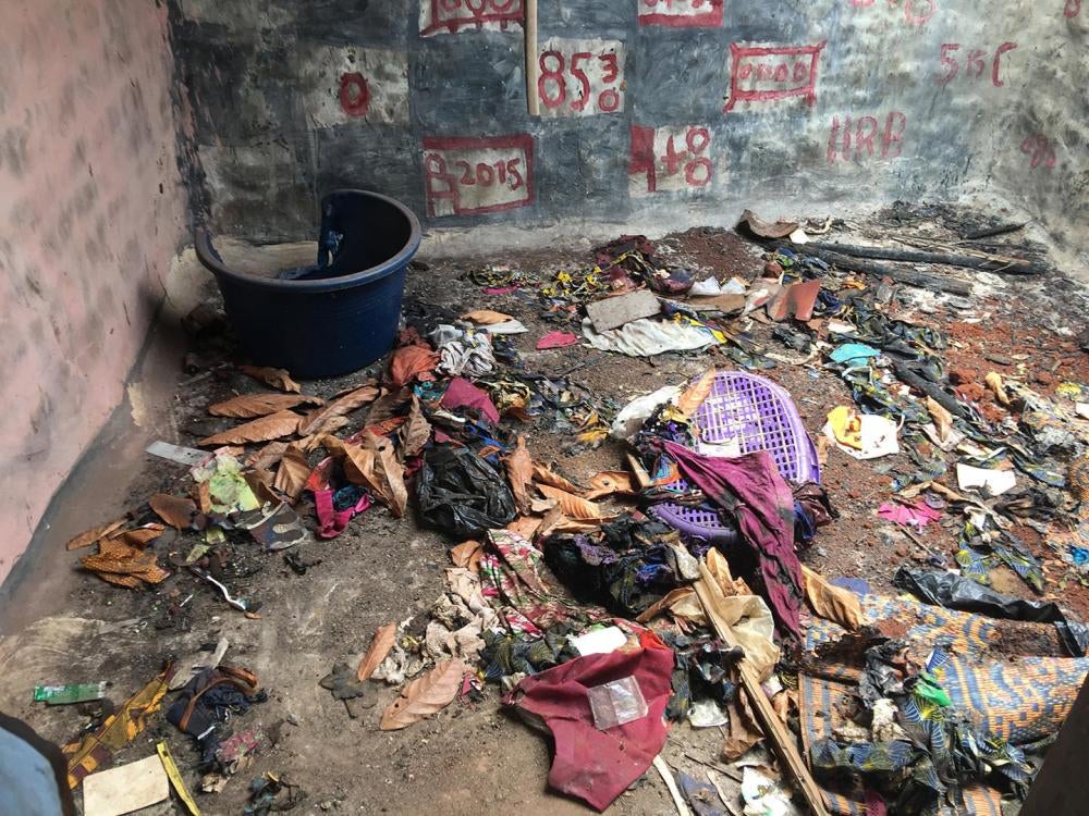 Les décombres de l’atelier d’un tailleur local dans un village ayant fait l’objet d’une opération d’expulsion dans la forêt classée de Goin-Débé, Côte d'Ivoire, en janvier 2016. 