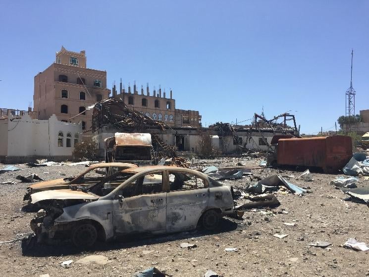 2016_AR_EME_Yemen_BombingBusinesses_13