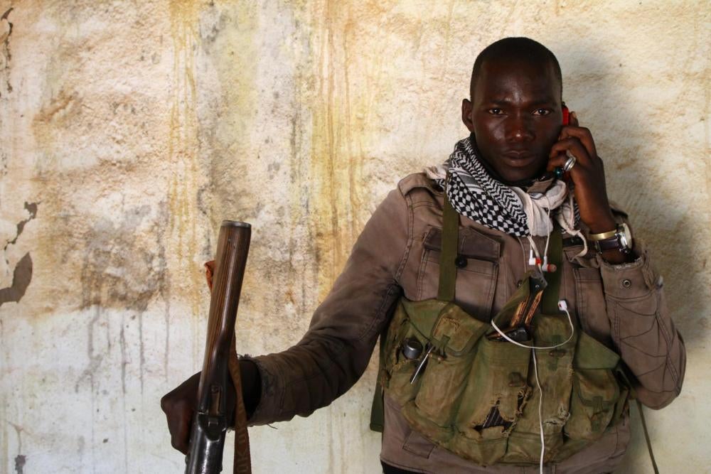 Le général autoproclamé Abba Rafal, chef des anti-balaka à Bocaranga, en République centrafricaine. Rafal a déclaré à Human Rights Watch qu'il ne tuait pas les civils, mais qu'il avait tué des Peuls qui, selon lui, travaillaient comme « espions ».