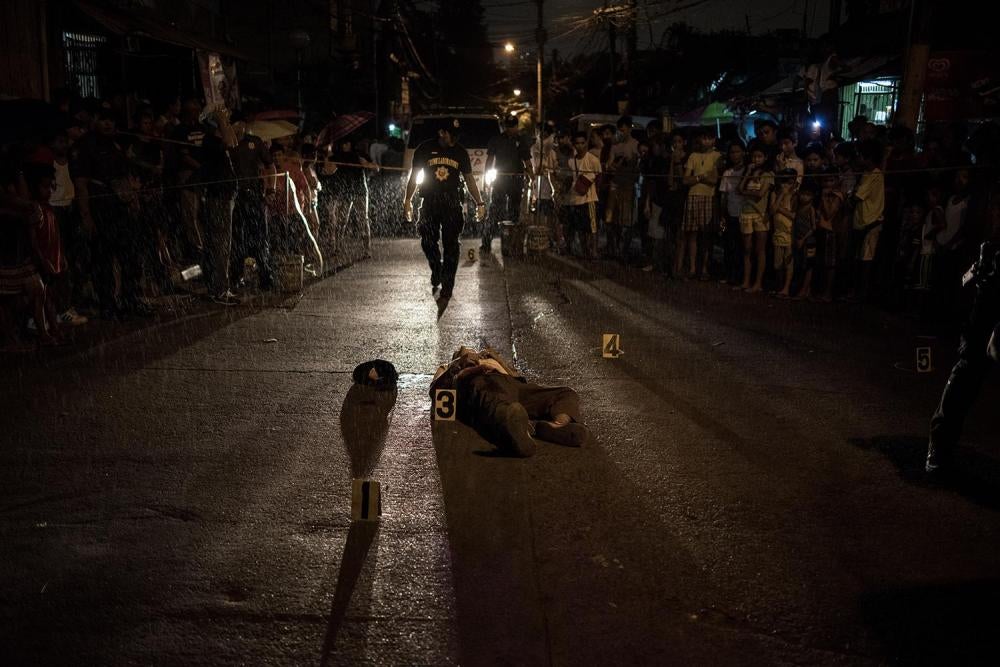 Police personnel at a crime scene after unidentified gunmen on motorcycles fatally shot Edgardo Santos in the head at about 4:30 p.m. in Mandaluyong, Metro Manila, November 11, 2016.