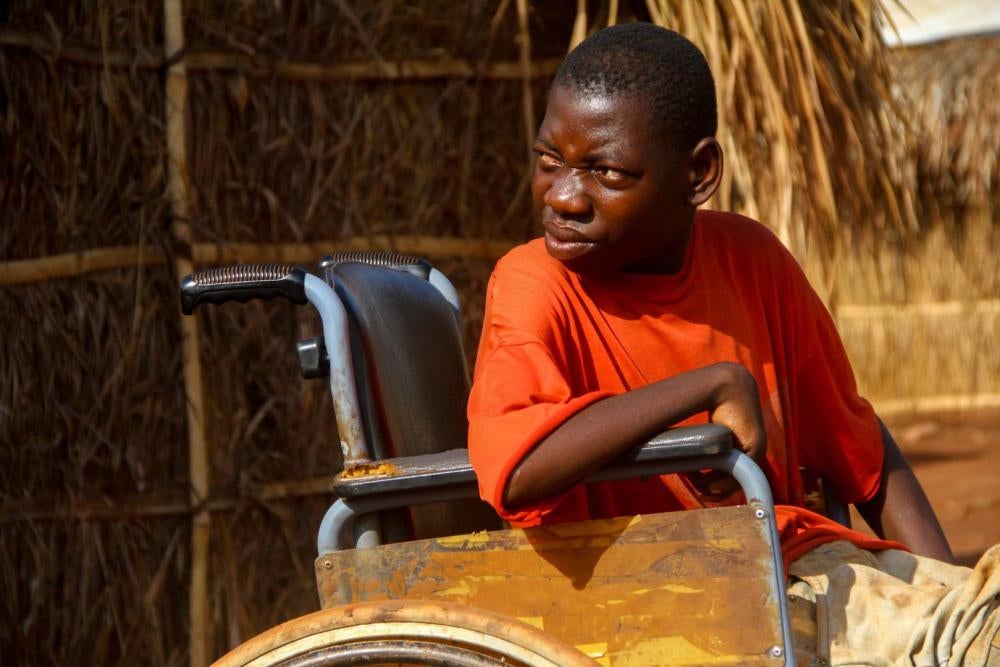 “Francis,” a 16-year-old polio survivor, was forced to flee Bakala with his family when UPC (the Union for Peace in the Central African Republic) forces attacked in December 2016. “There was shooting everywhere,” he told Human Rights Watch.