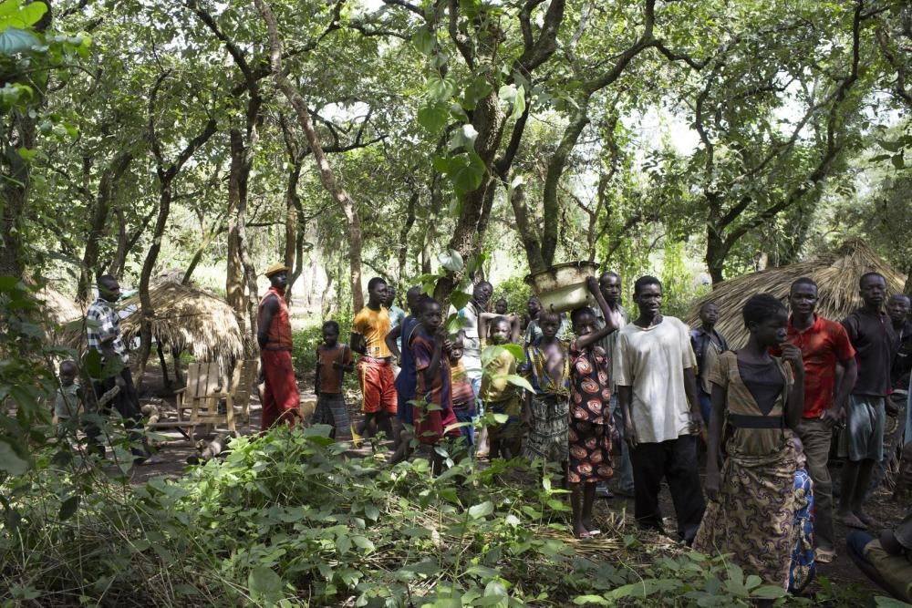 Des habitants de Marzé sont cachés dans les bois après que les forces de la Séléka et des combattants peuls ont attaqué cette localité en juillet 2015. 