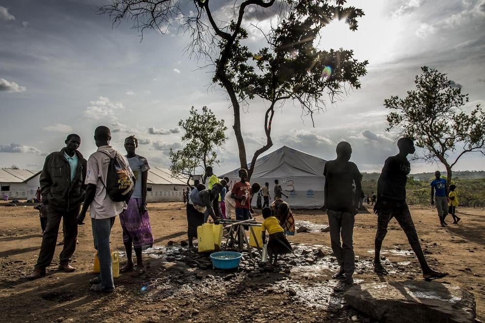 Des réfugiés à un point d'eau du centre d'accueil d’Imvepi, dans la région du Nil Occidental en Ouganda. 8 avril 2017.  