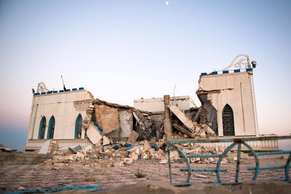 3.	تدمير المسجد الأندلسي على يد مجموعات مسلحة، تاجوراء، مارس/آذار 2013. © نادر القاضي