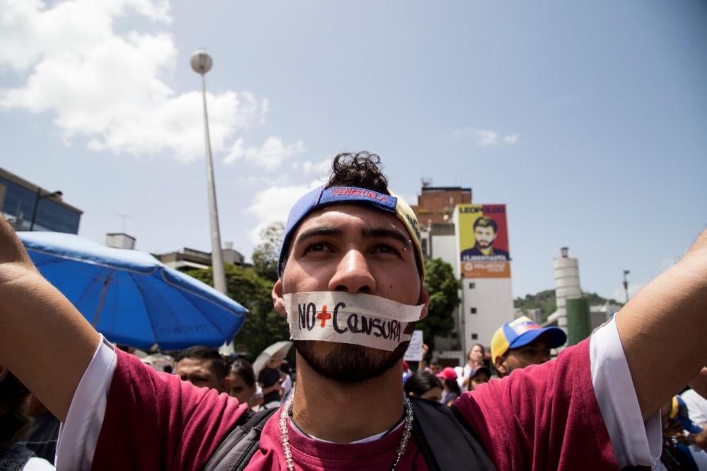Todas las fotografías fueron tomadas durante una manifestación en Caracas el 27 de junio. 