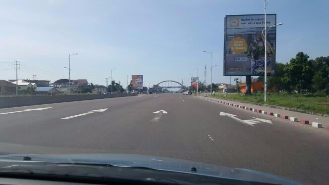 ​Le Boulevard du 30 Juin, principale artère de Kinshasa, est peu fréquenté, le 3 avril 2017.