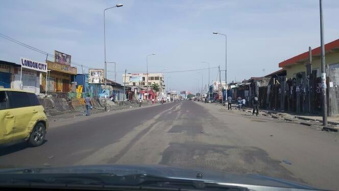 Many shops are closed on Kinshasa’s Avenue de la Victoire, on April 3, 2017.