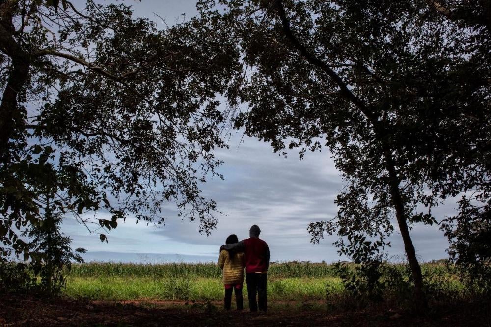 Irupe e Pinon, ambos em seus 40 anos, vivem em uma comunidade a poucas horas de Campo Grande, capital do Mato Grosso do Sul, no Centro-Oeste brasileiro. Eles disseram à Human Rights Watch que o mais recente incidente de intoxicação foi no começo de 2018,