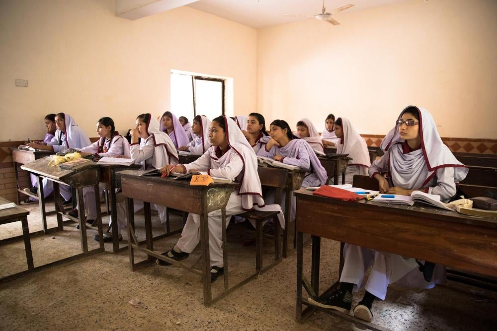 Des élèves du lycée public de filles de Behar Colony, situé dans le quartier de Lyari à Karachi (Pakistan). 