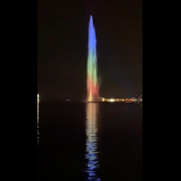 The big fountain in Geneva is lit up in five colors that represent the five continents.